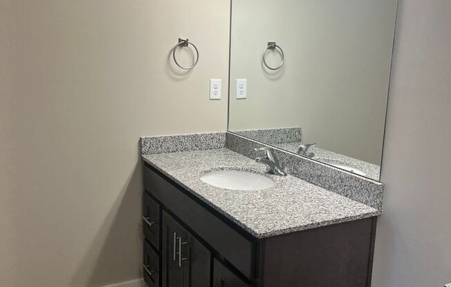 1 bed, 1 bath, 954 sqft, $1,195, Unit U208
