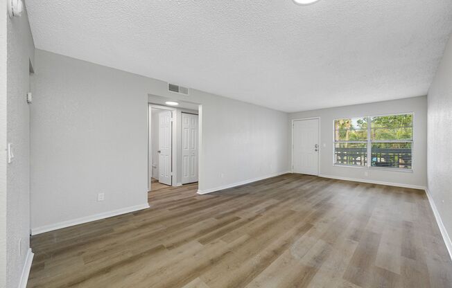 2 beds, 1 bath, 850 sqft, $1,600, Unit D307