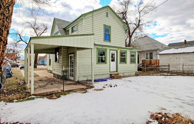 5 beds, 2 baths, $2,300