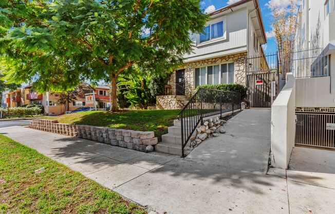 2 beds, 1 bath, $2,395, Unit Unit #01