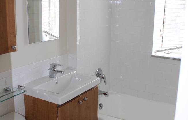 Studio, 1 bath, 450 sqft, $2,075, Unit 301