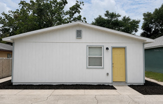 2 bed/ 1 bath in Lakeland!