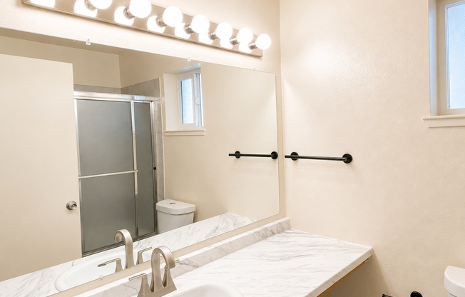 2 beds, 2 baths, 998 sqft, $2,150, Unit H-39