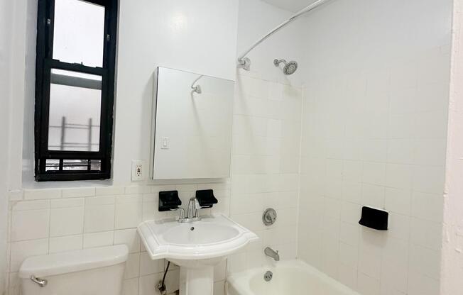 1 bed, 1 bath, $3,285, Unit 1-E