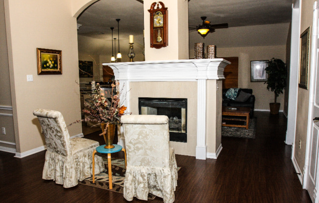 1233 Glenbury Ct