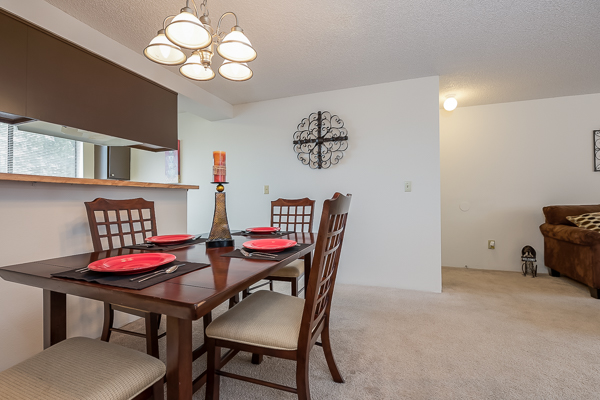 2 beds, 1 bath, 895 sqft, $1,719, Unit S104