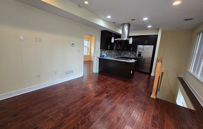Bright 2 bed 2 bath available now