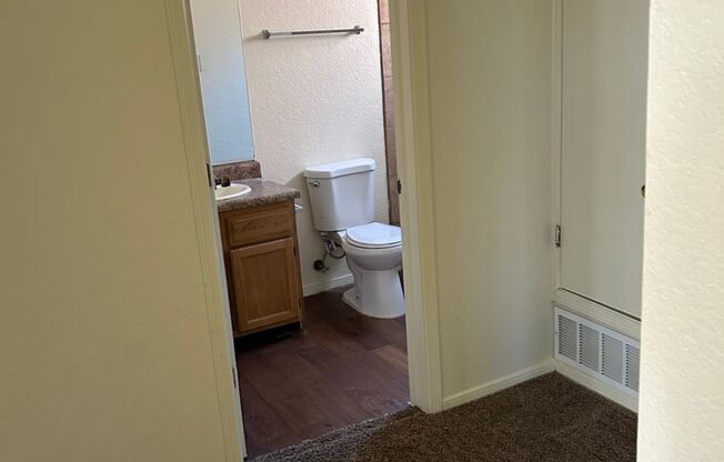 2 beds, 2 baths, 957 sqft, $1,015, Unit 62