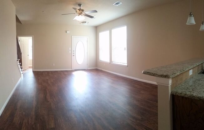 Spacious 2 Story Duplex in Benbrook