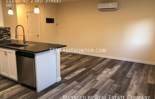 3 beds, 2.5 baths, 1,420 sqft, $2,200