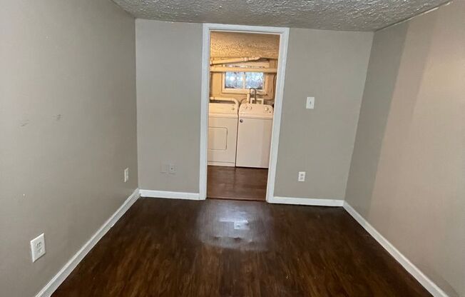 2 beds, 1 bath, $1,250, Unit 330 Pearl