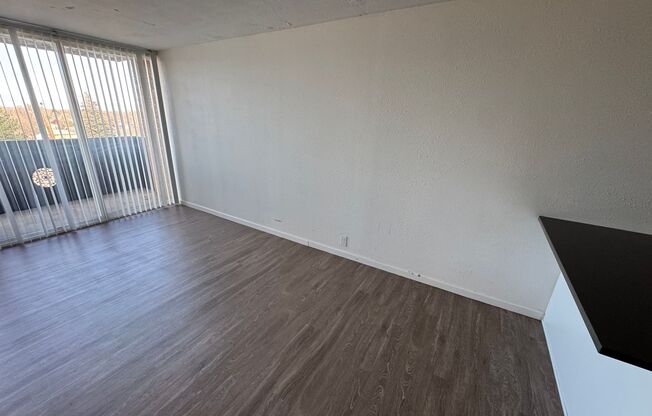 2 beds, 2 baths, 1,052 sqft, $1,895, Unit 1945 Peoria St #405