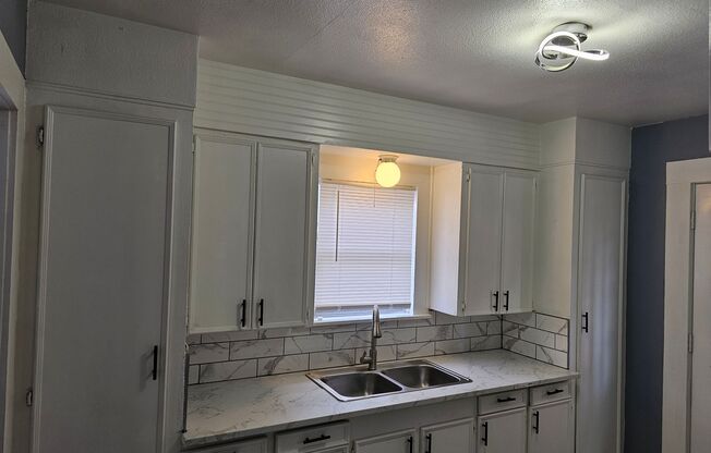 2 beds, 1 bath, $1,200