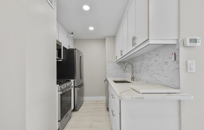 Studio, 1 bath, 590 sqft, $3,500, Unit 18M