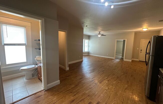2 beds, 2 baths, 946 sqft, $1,600, Unit Unit 4
