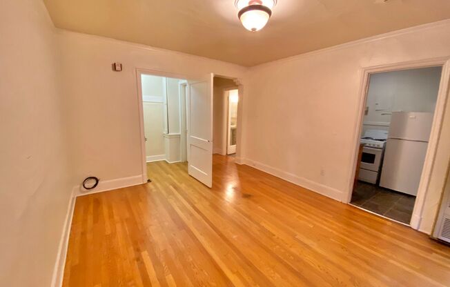 Studio, 1 bath, 320 sqft, $1,325, Unit 210