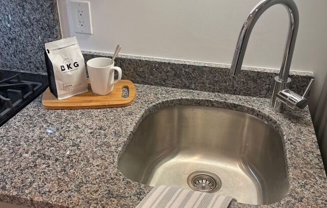 Studio, 1 bath, 400 sqft, $1,795, Unit 52-405