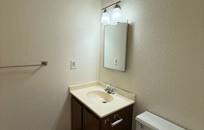 2 beds, 1.5 baths, 893 sqft, $1,395, Unit 202