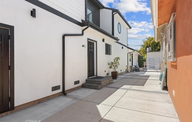 1758 1/2 W 36 ST