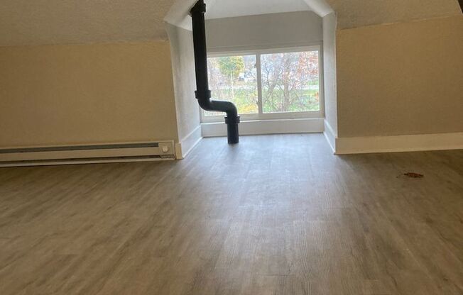 2 beds, 1 bath, 1,000 sqft, $1,295, Unit Up