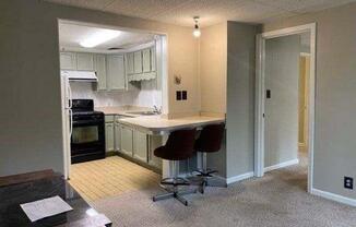 2072 E ROXBORO RD NE