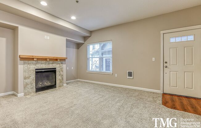 Beautiful Ground Level 1+br Condo ** Water/Sewer/Garbage Included **