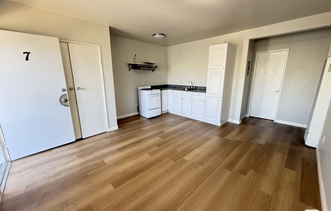 1138 S MARIPOSA AVE