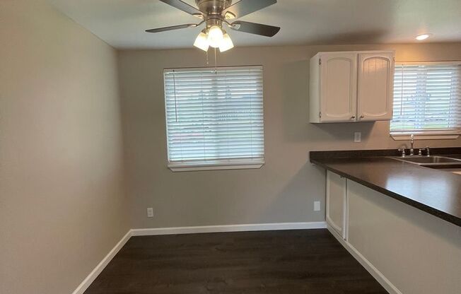 2 beds, 1 bath, 870 sqft, $1,500, Unit 53-01