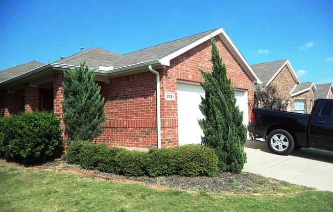 2121 INGRID LN