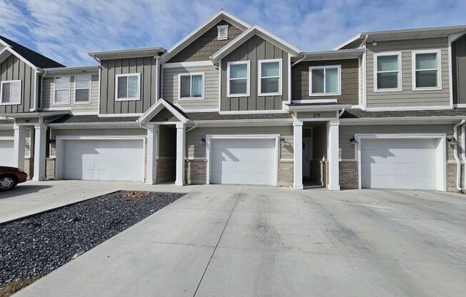 3 beds, 2.5 baths, 1,602 sqft, $2,095, Unit Building 01- 271 N 3650 W