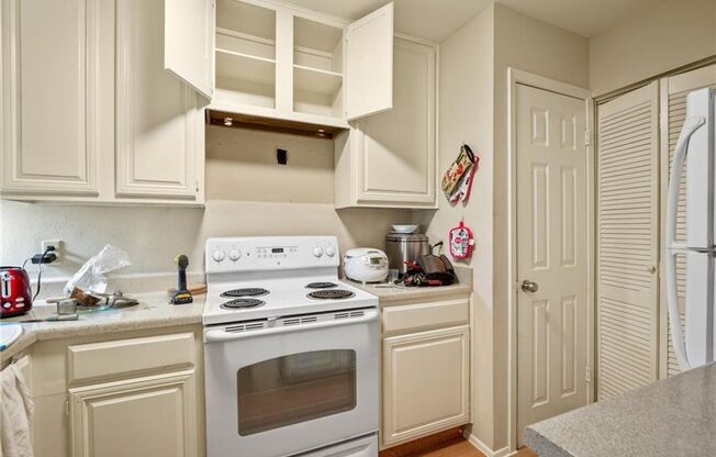 2 beds, 2 baths, $2,300