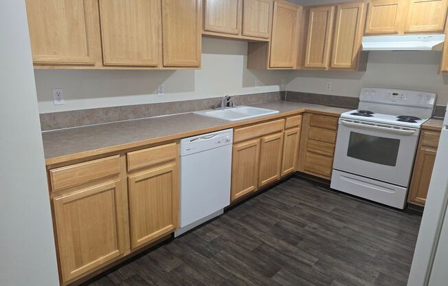 2 beds, 1 bath, 954 sqft, $1,750, Unit 7