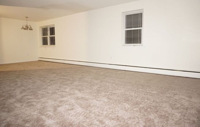 2 beds, 1 bath, 925 sqft, $1,389, Unit 1B