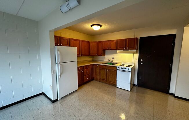 1 bed, 1 bath, $800, Unit 601