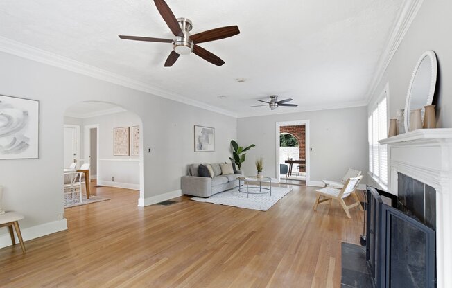 866 MORELAND AVE SE