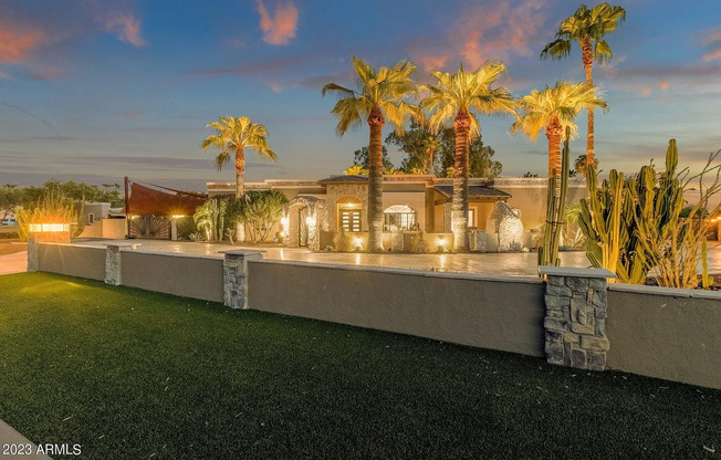 STUNNING. MODERN LUXURY OASIS In Scottsdale- 4 Bed/3 Bath plus Casita