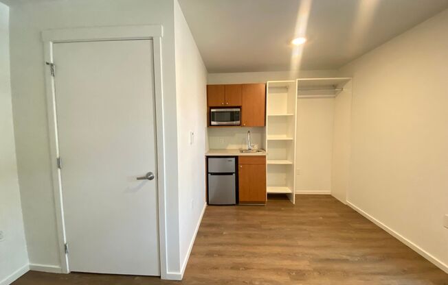 Studio, 1 bath, 175 sqft, $1,295, Unit 4403