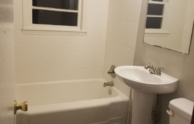 3 beds, 1 bath, $975