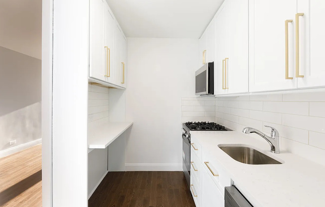 Studio, 1 bath, $3,450, Unit 14F