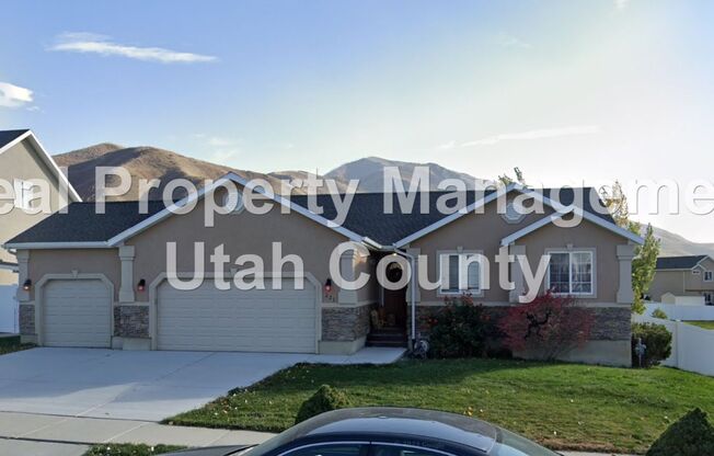 5 beds, 3 baths, $2,400