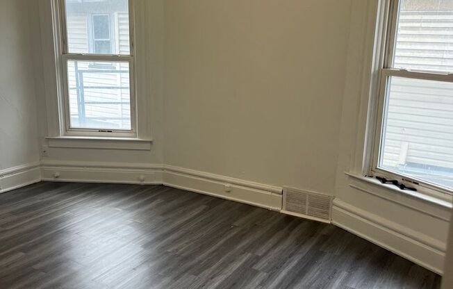 Studio, 1 bath, 350 sqft, $750, Unit Apt 3