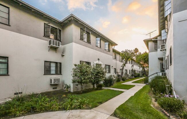 Home-Sweet-Home Vibe in Olive Tree!