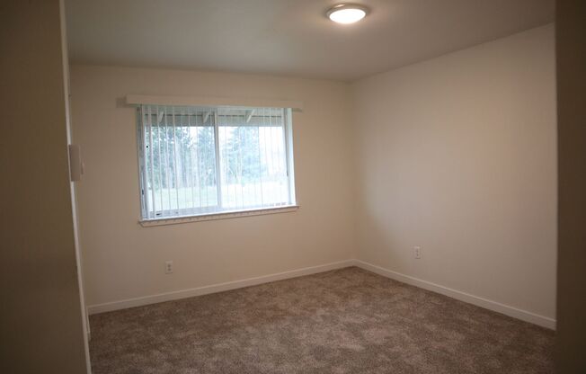 3 beds, 1.5 baths, 1,500 sqft, $1,595, Unit Apt 16