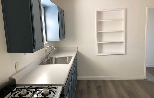 2 beds, 1 bath, $2,700, Unit 1209 Poli Street