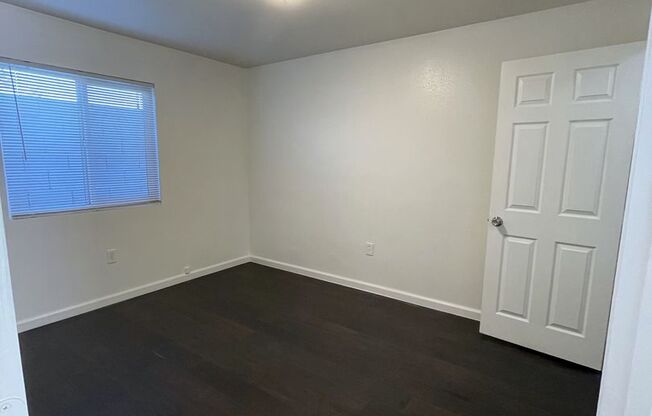2 beds, 1 bath, 830 sqft, $1,160, Unit A