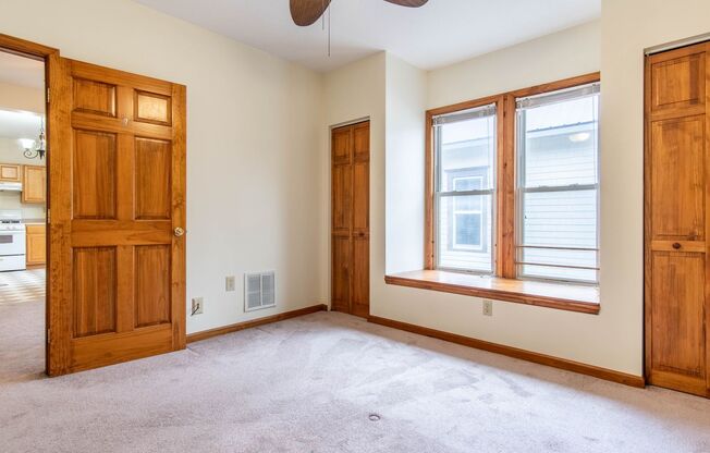 2 beds, 1 bath, $975, Unit 1025 Apartment 2 Upper