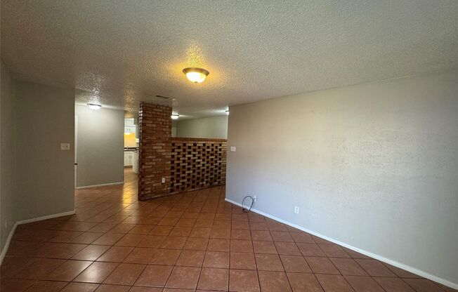 708-714 E  Pecan St