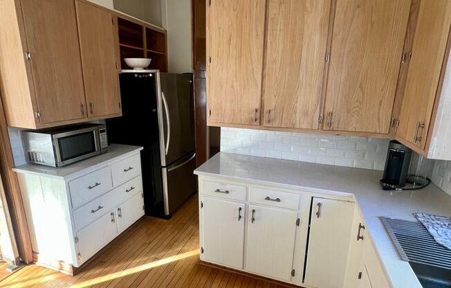 Fully Furnished, Large 3 Bedroom Home!