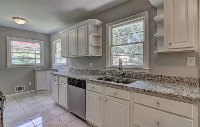2804 ZANE GREY DR SE