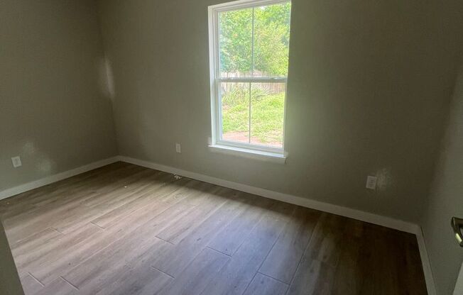 NEWER Debary Home!        NO WATER BILL,  Call Sheila Campbell 407-687-7900